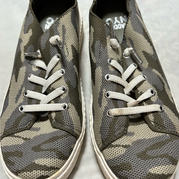 nyc madden Shoes - Camouflage Sneakers with White Laces